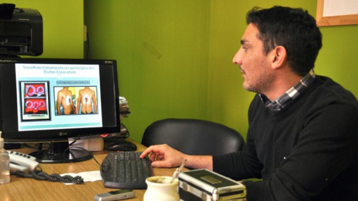 Newspapers from Neuquén report on innovative non-surgical treatment for pectus excavatum